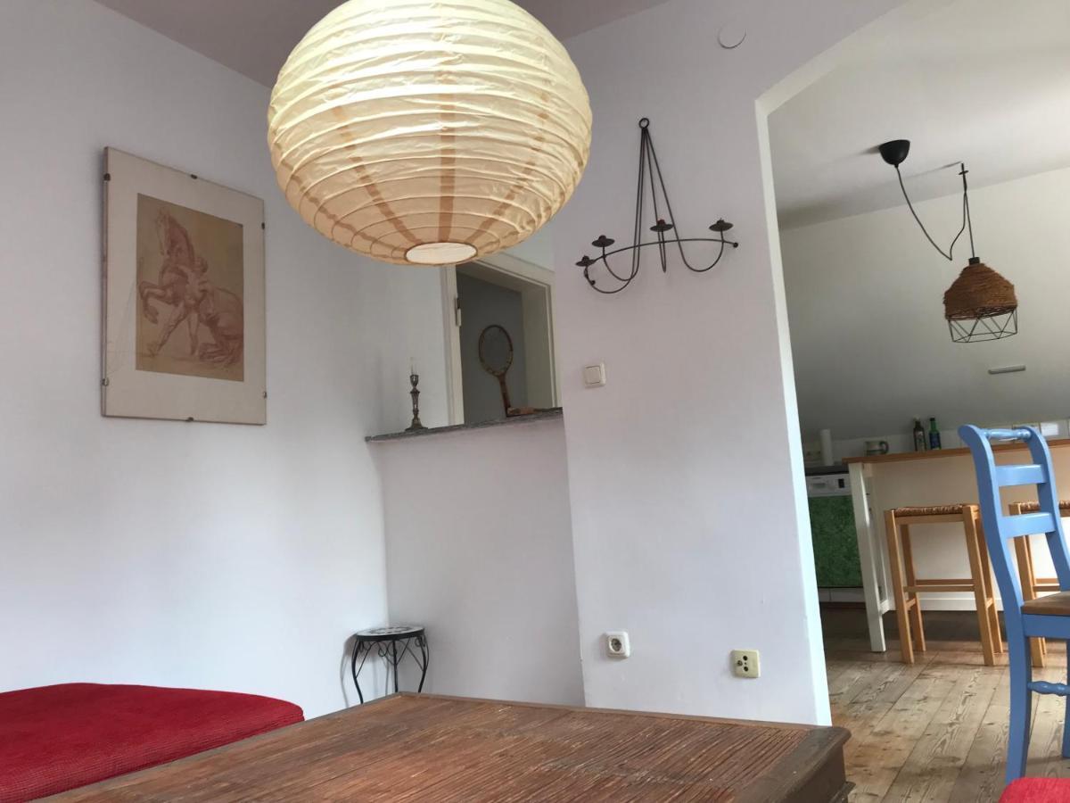 Charmante Altbau-Dg-Wohnung Munchen Bagian luar foto
