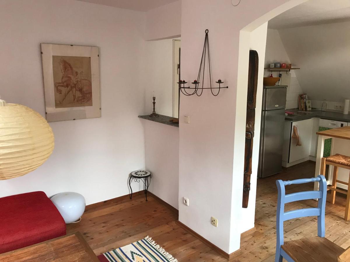 Charmante Altbau-Dg-Wohnung Munchen Bagian luar foto