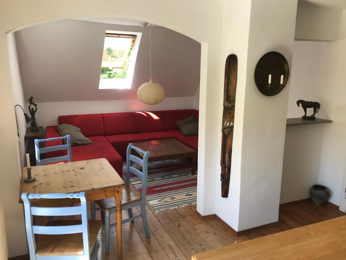 Charmante Altbau-Dg-Wohnung Munchen Bagian luar foto